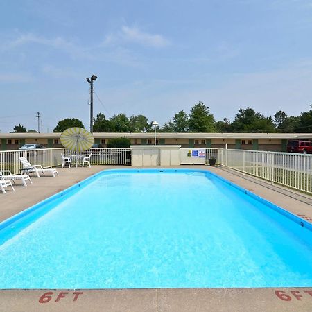 Americas Best Value Inn Iola Eksteriør billede